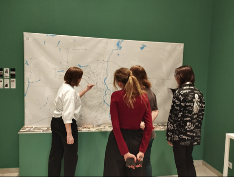 Посещение студентами патриотической выставки «Своих не бросаем»